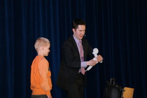 7.5.2014 Taikuri Aaro Sorva koululla.