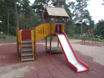 12.8.2012 alapihan uusi kiipeilyteline