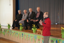 4.4.2014 koulun 60v ja vanhempainyhdistyksen 20v. juhlista. Kuvassa:Eila Mannonen, Terttu Pettersson, Markku Vähä-Mäkilä, Matti Rantanen (Ensimmäinen oppilas joka on ilmoittautunut kouluun) sekä ?  